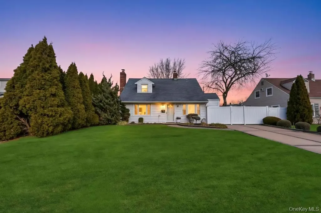 23 Haven Lane Levittown NY 11756