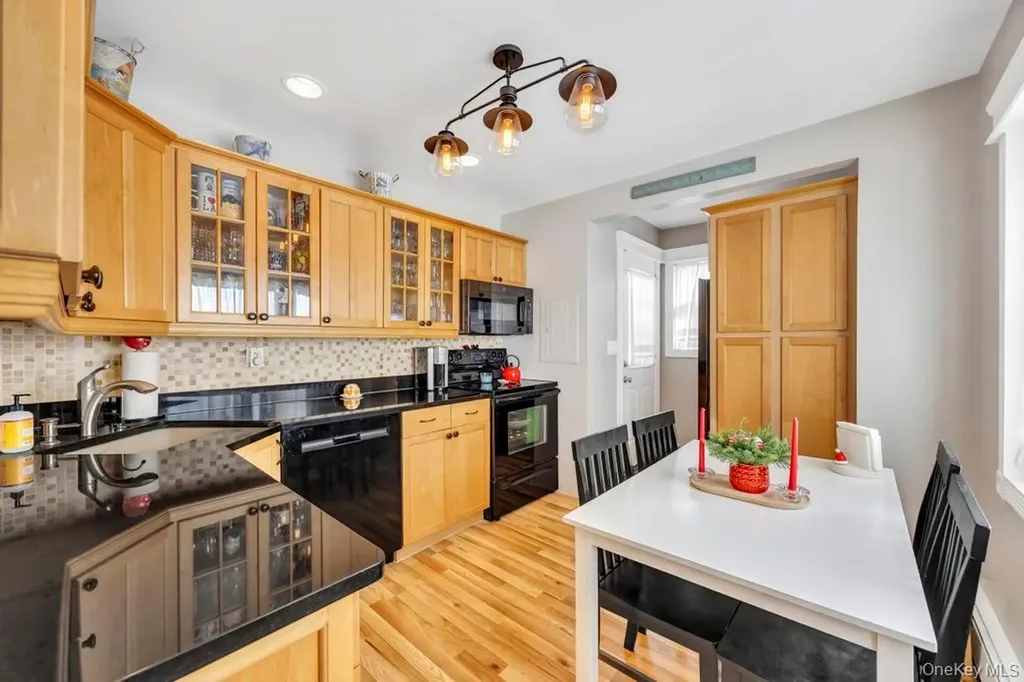 23 Haven Lane Levittown NY 11756