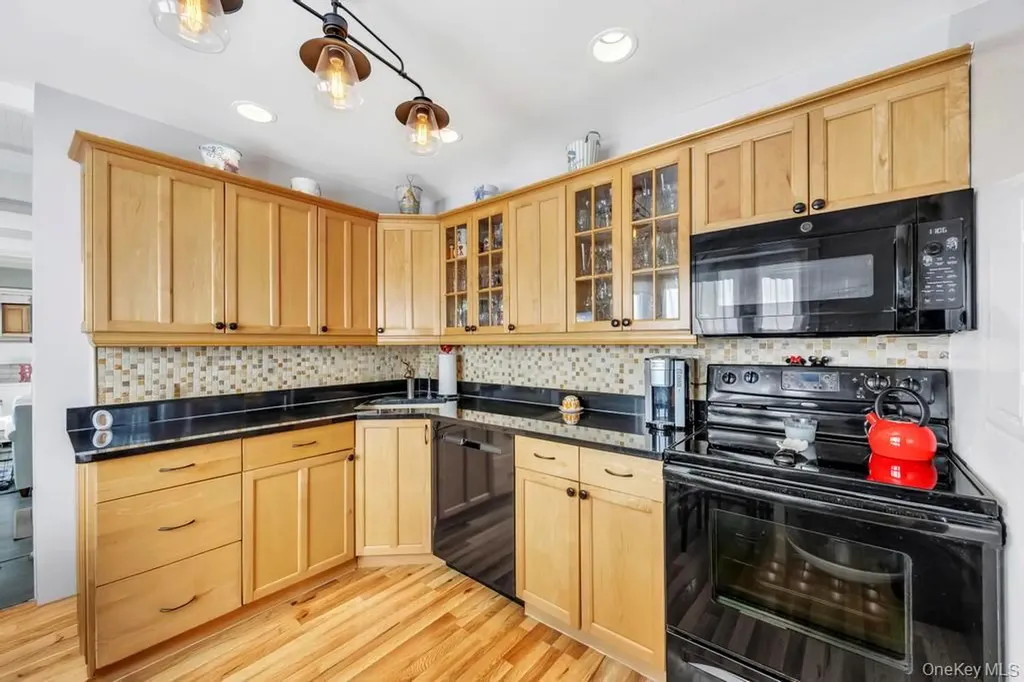 23 Haven Lane Levittown NY 11756