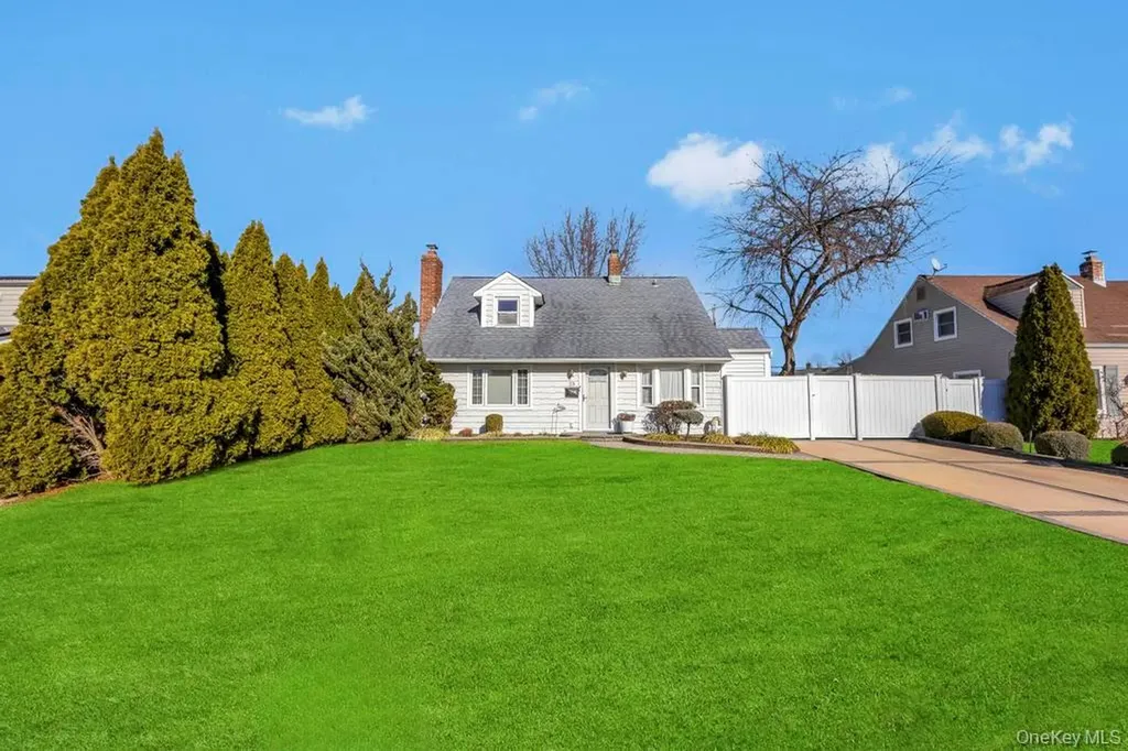 23 Haven Lane Levittown NY 11756