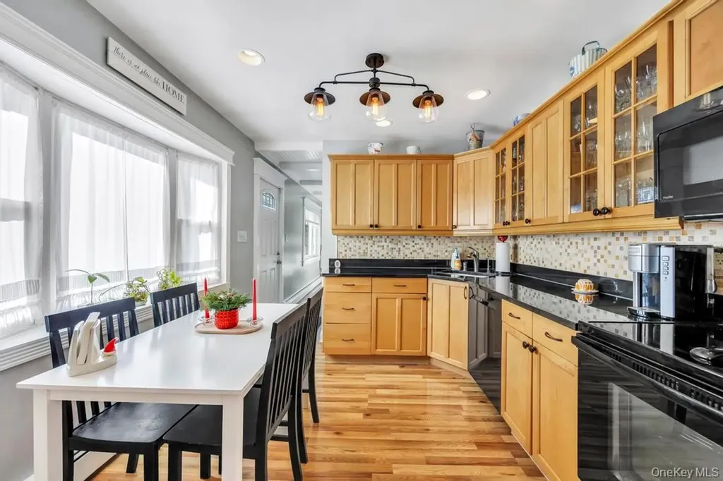 23 Haven Lane Levittown NY 11756