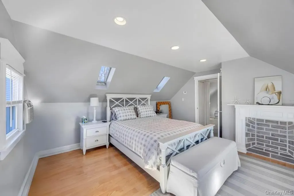 23 Haven Lane Levittown NY 11756
