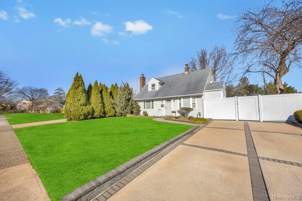 23 Haven Lane Levittown NY 11756