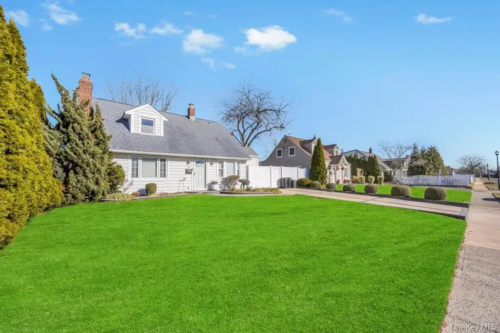 23 Haven Lane Levittown NY 11756