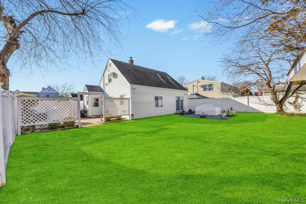 23 Haven Lane Levittown NY 11756