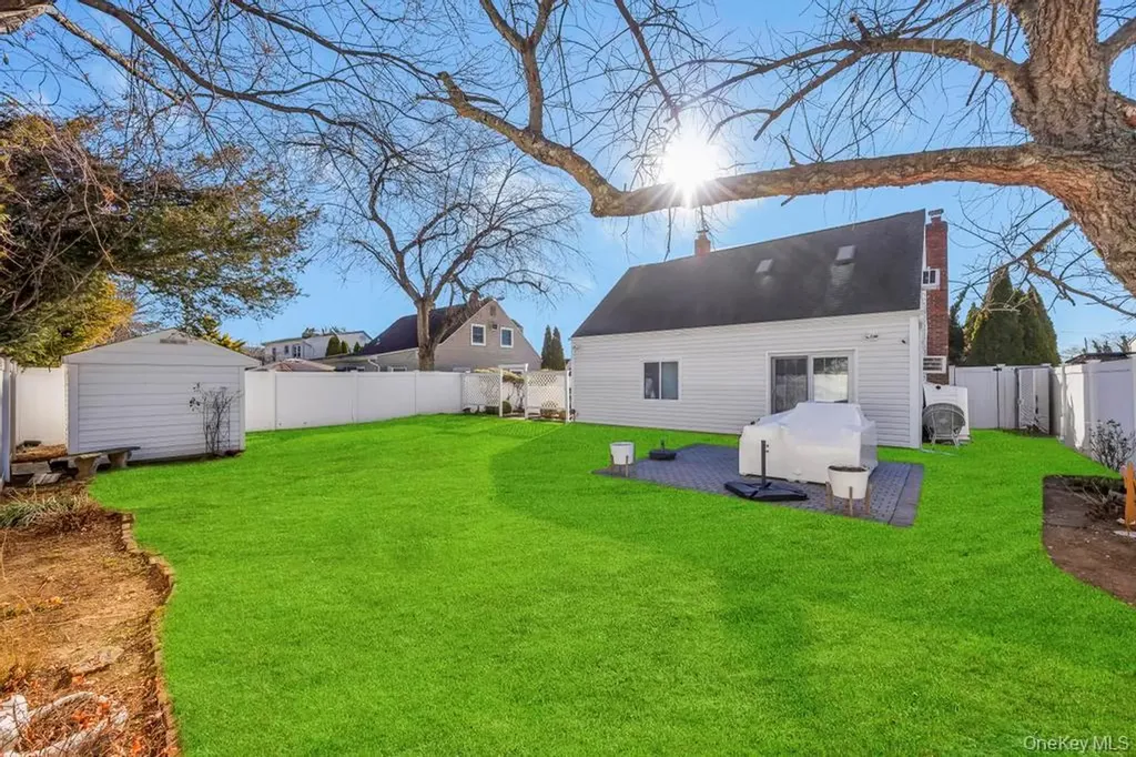 23 Haven Lane Levittown NY 11756