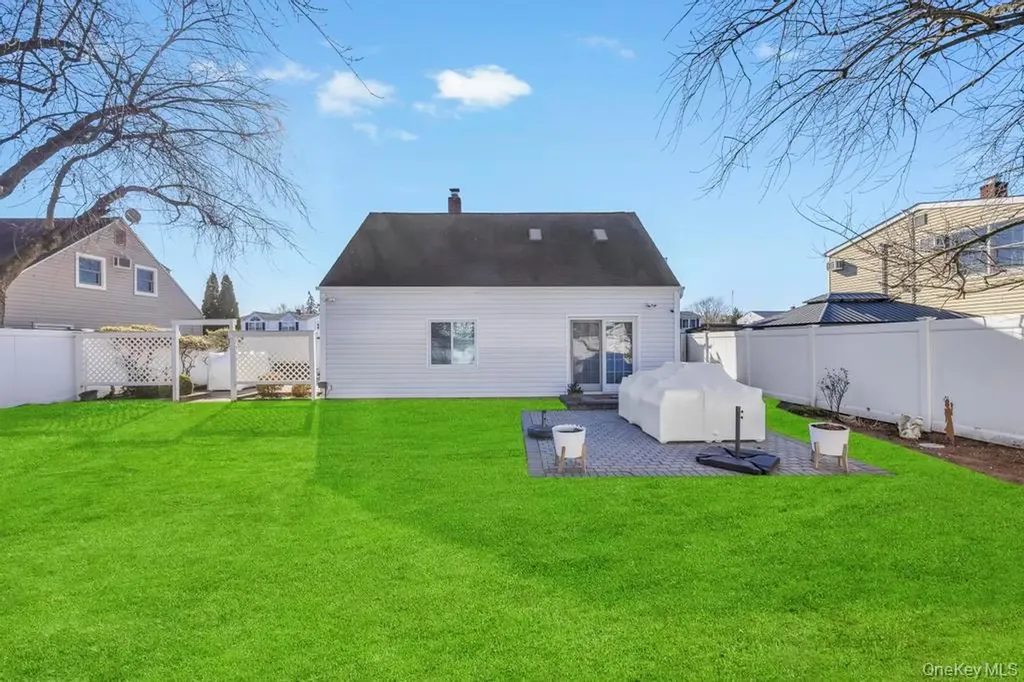 23 Haven Lane Levittown NY 11756