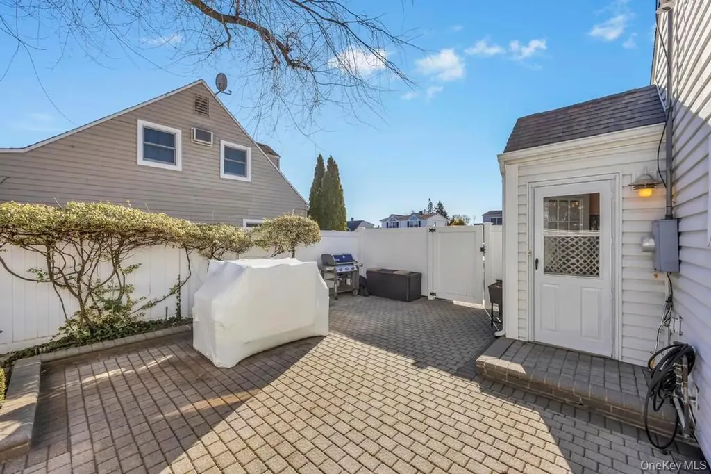 23 Haven Lane Levittown NY 11756