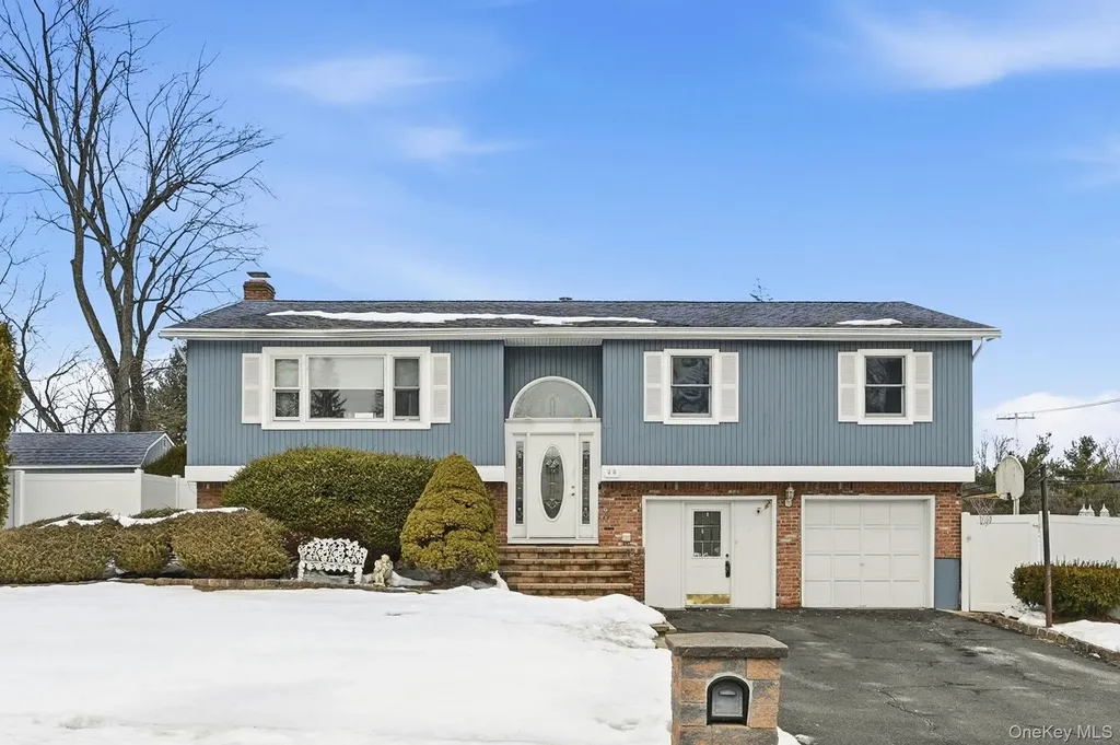 40 Pittsford Way Nanuet NY 10954