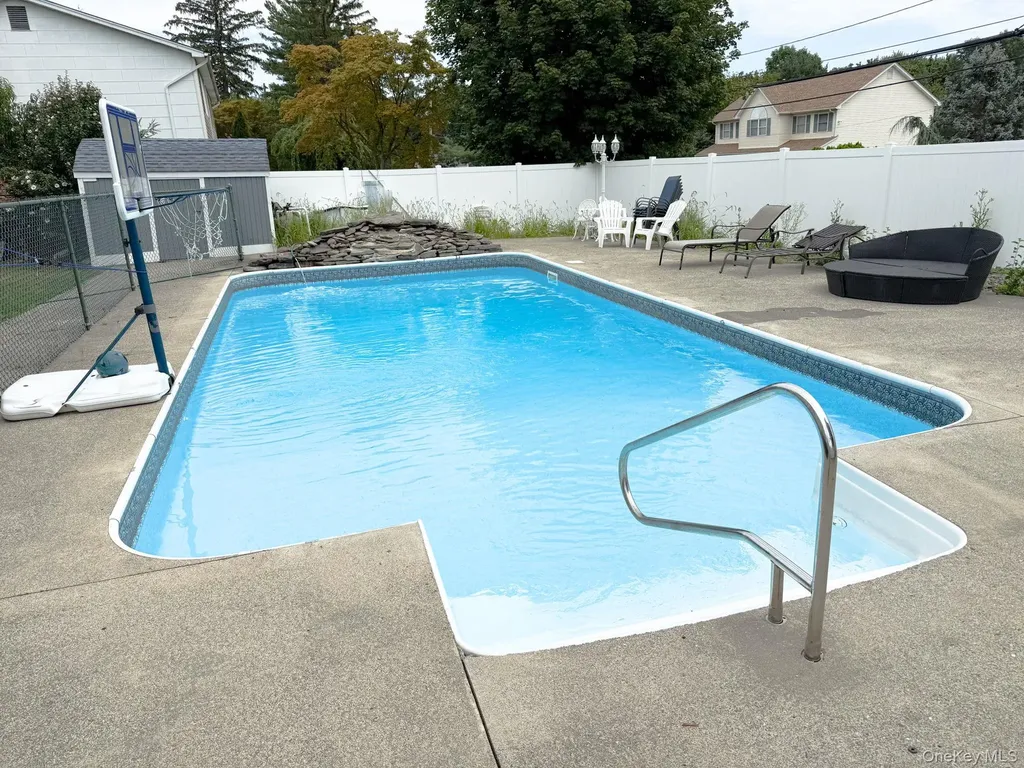 40 Pittsford Way Nanuet NY 10954