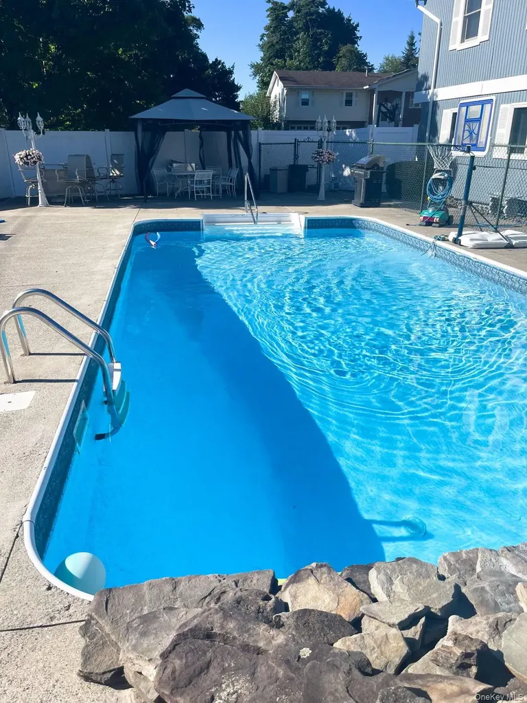 40 Pittsford Way Nanuet NY 10954