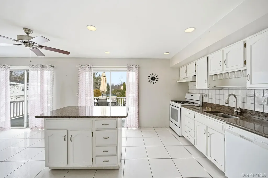 40 Pittsford Way Nanuet NY 10954