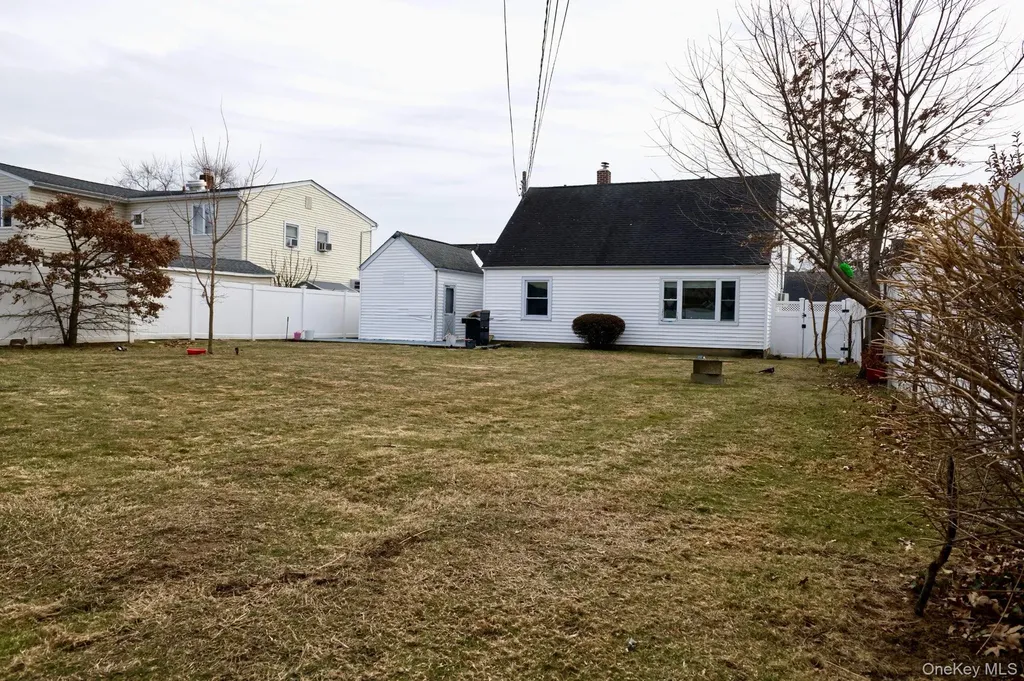 59 Corncrib Lane Levittown NY 11756