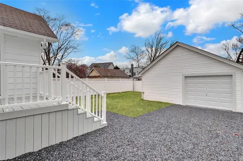 820 Jefferson Street Baldwin NY 11510