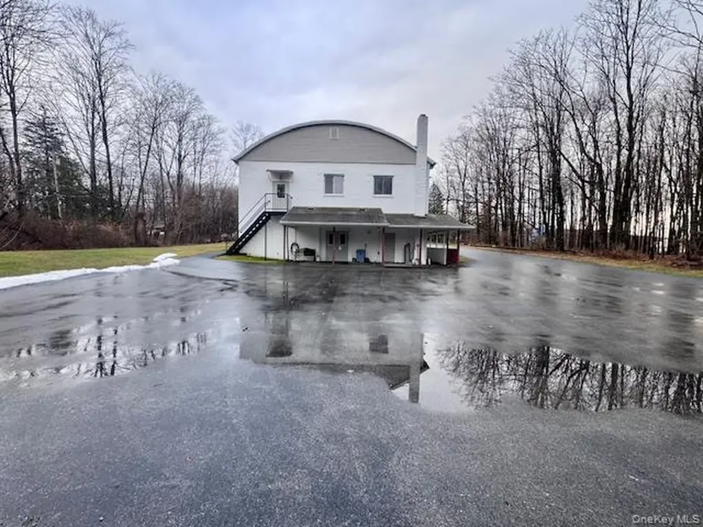 1765 Route 44 Pleasant Valley NY 12569
