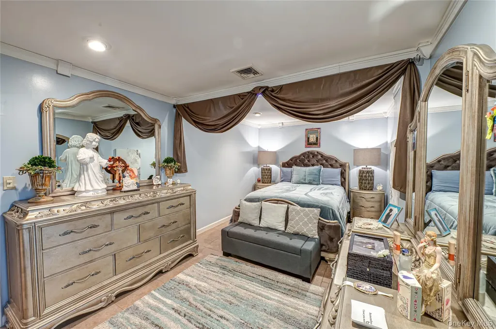 37 W 10th Street Deer Park NY 11729