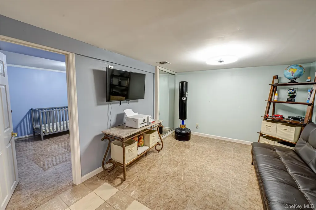 37 W 10th Street Deer Park NY 11729