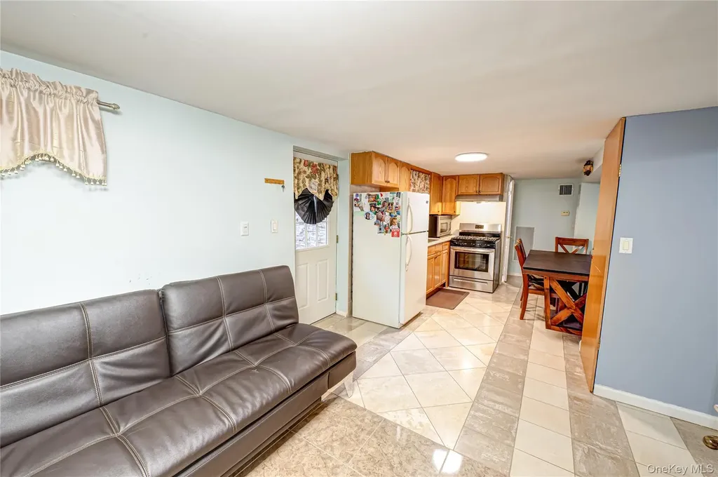 37 W 10th Street Deer Park NY 11729
