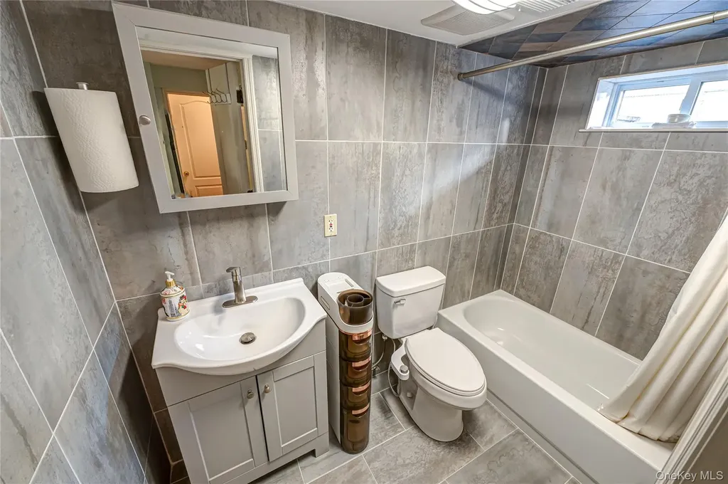 37 W 10th Street Deer Park NY 11729
