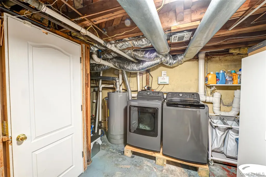 37 W 10th Street Deer Park NY 11729