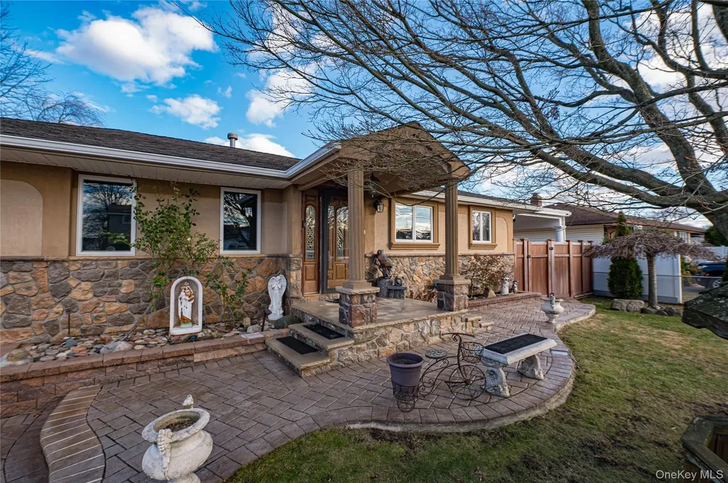 37 W 10th Street Deer Park NY 11729