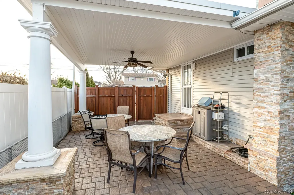37 W 10th Street Deer Park NY 11729