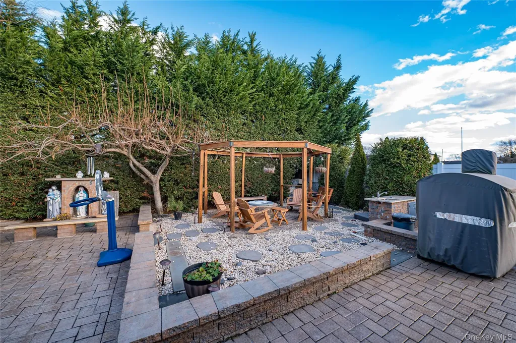 37 W 10th Street Deer Park NY 11729