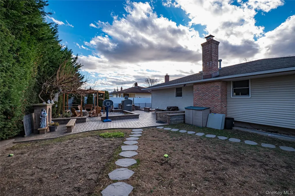 37 W 10th Street Deer Park NY 11729
