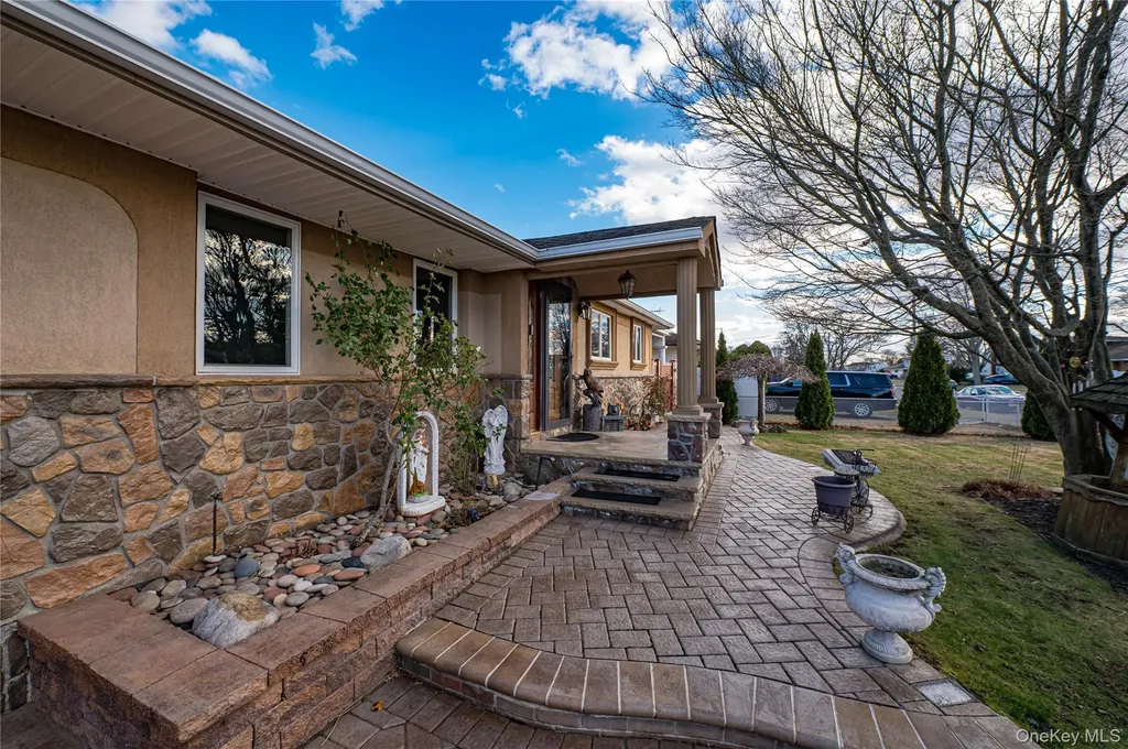 37 W 10th Street Deer Park NY 11729