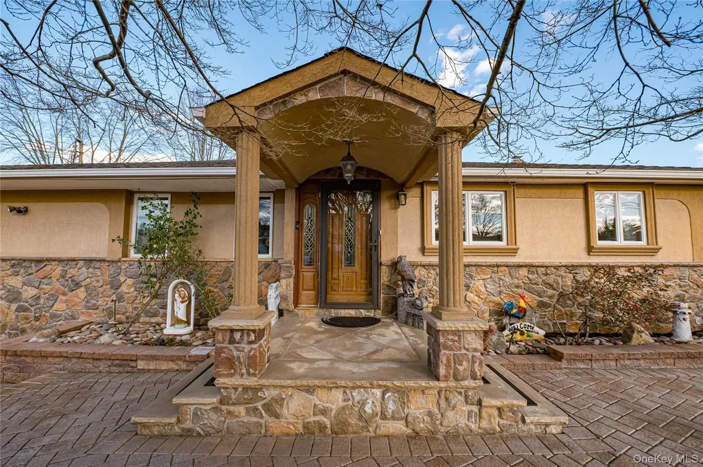37 W 10th Street Deer Park NY 11729
