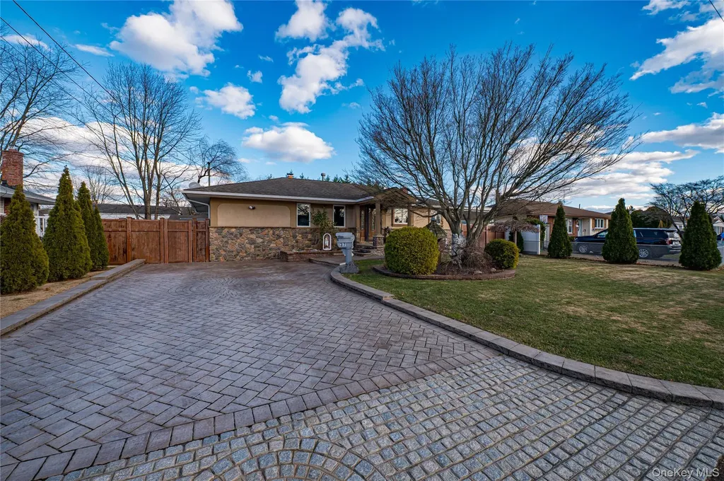 37 W 10th Street Deer Park NY 11729
