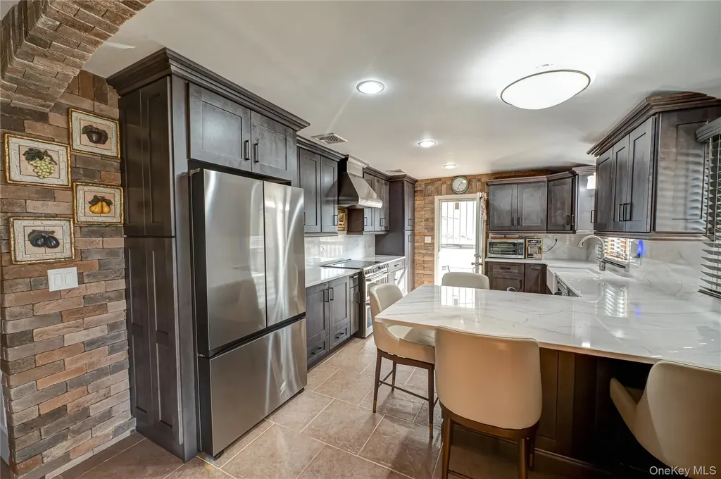 37 W 10th Street Deer Park NY 11729