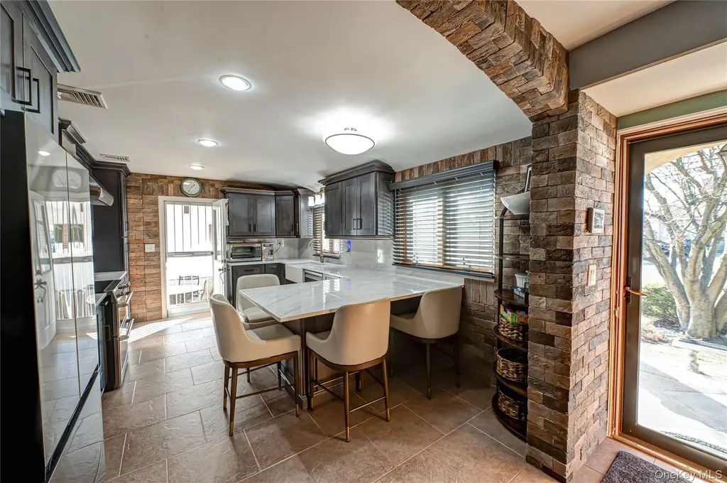37 W 10th Street Deer Park NY 11729