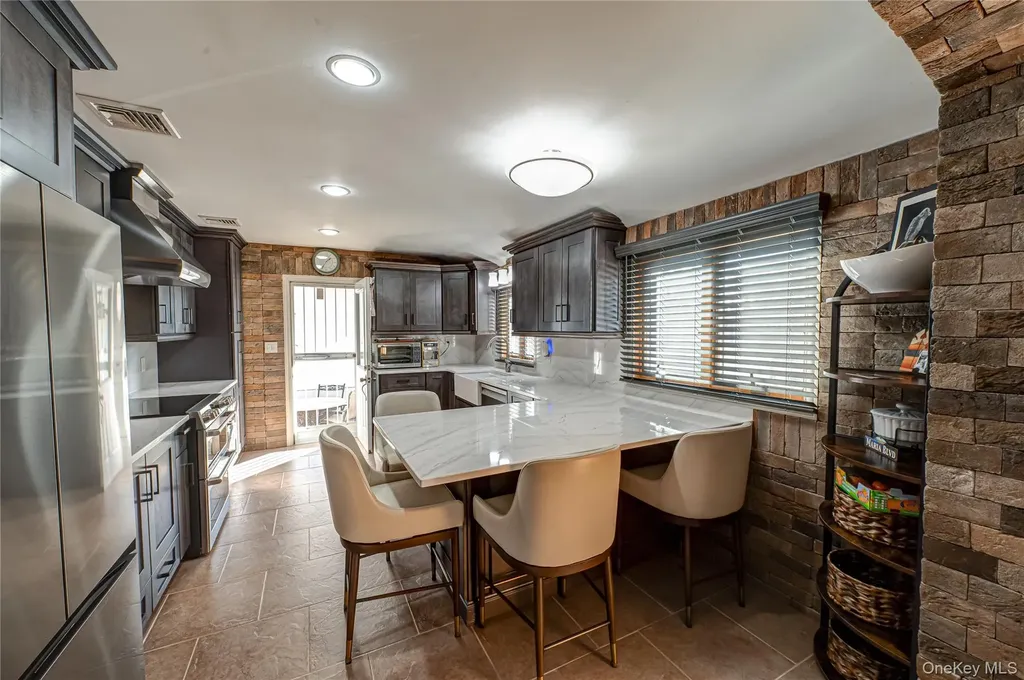 37 W 10th Street Deer Park NY 11729