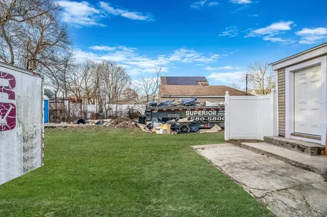 45 Redington Street Bay Shore NY 11706