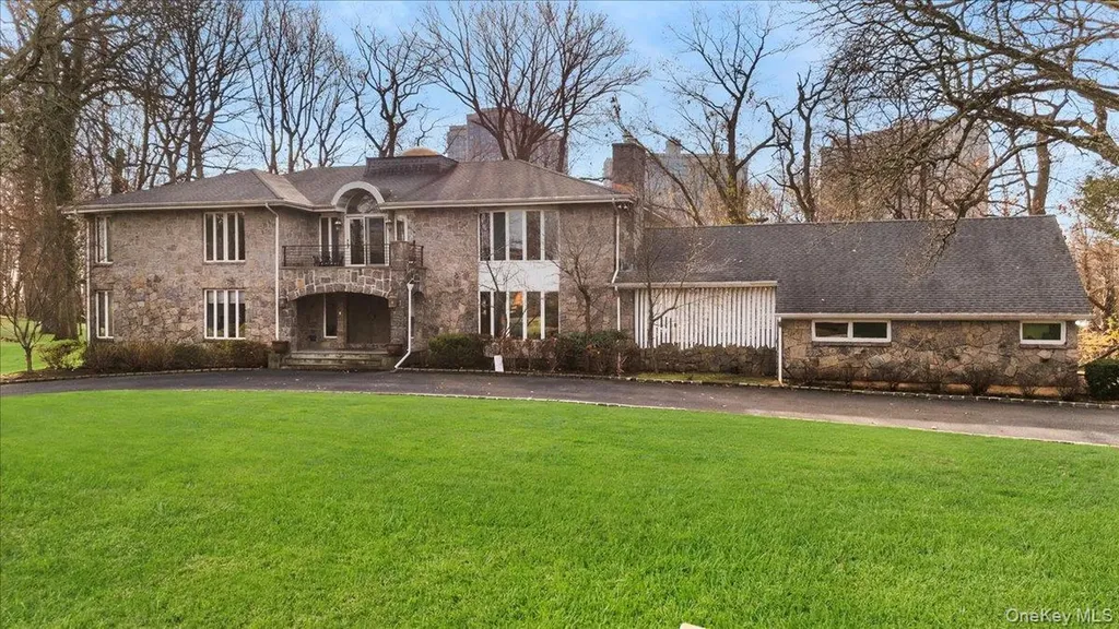 22 Lake Road Great Neck NY 11020
