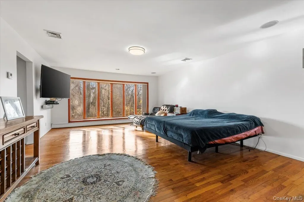 22 Lake Road Great Neck NY 11020