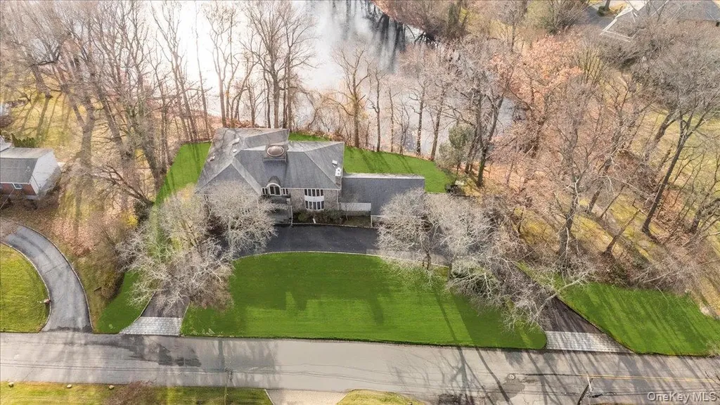 22 Lake Road Great Neck NY 11020