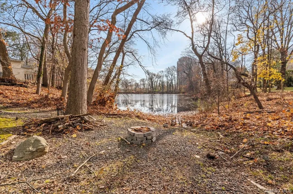 22 Lake Road Great Neck NY 11020
