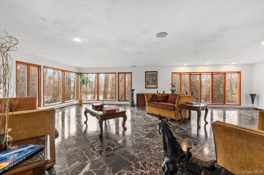 22 Lake Road Great Neck NY 11020