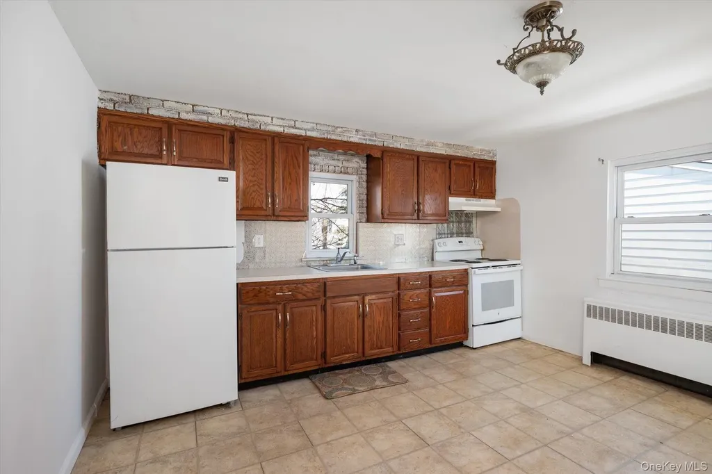 12 Westbury Avenue Plainview NY 11803