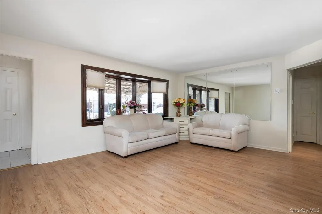 12 Westbury Avenue Plainview NY 11803