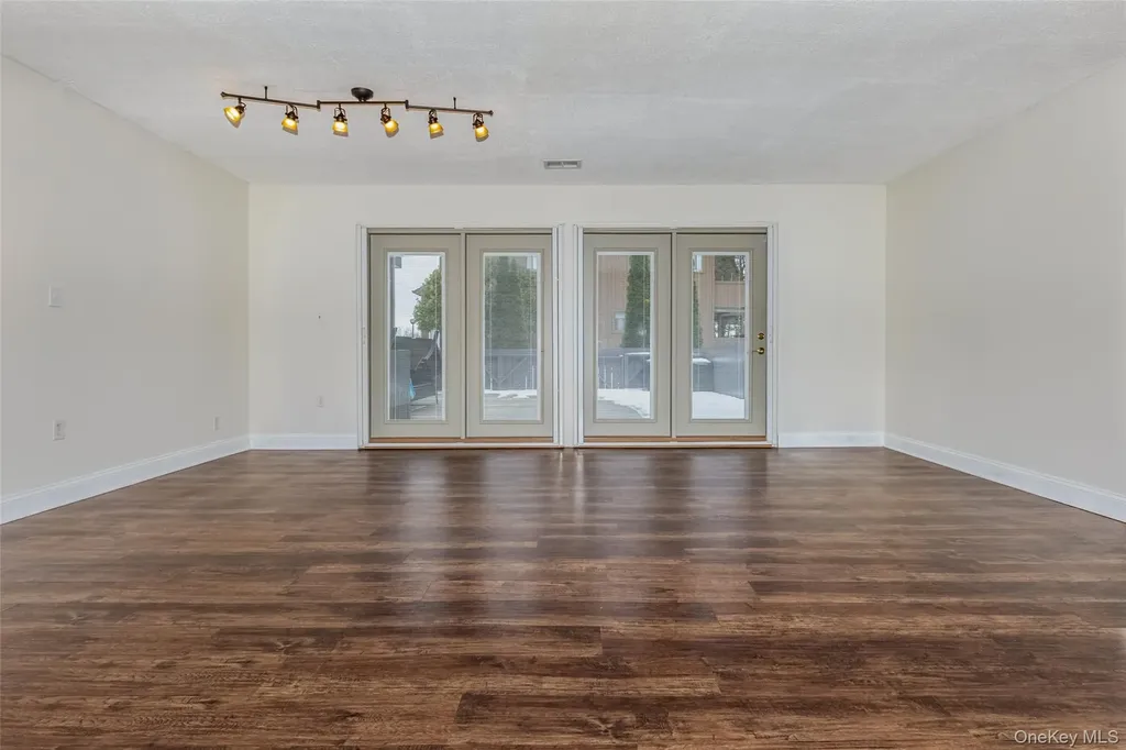 1907 Magnolia Walk Poughkeepsie NY 12603