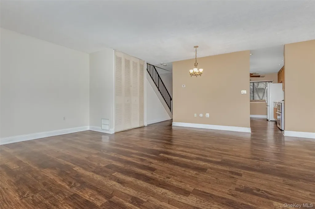 1907 Magnolia Walk Poughkeepsie NY 12603