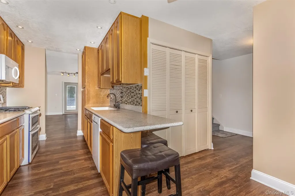 1907 Magnolia Walk Poughkeepsie NY 12603