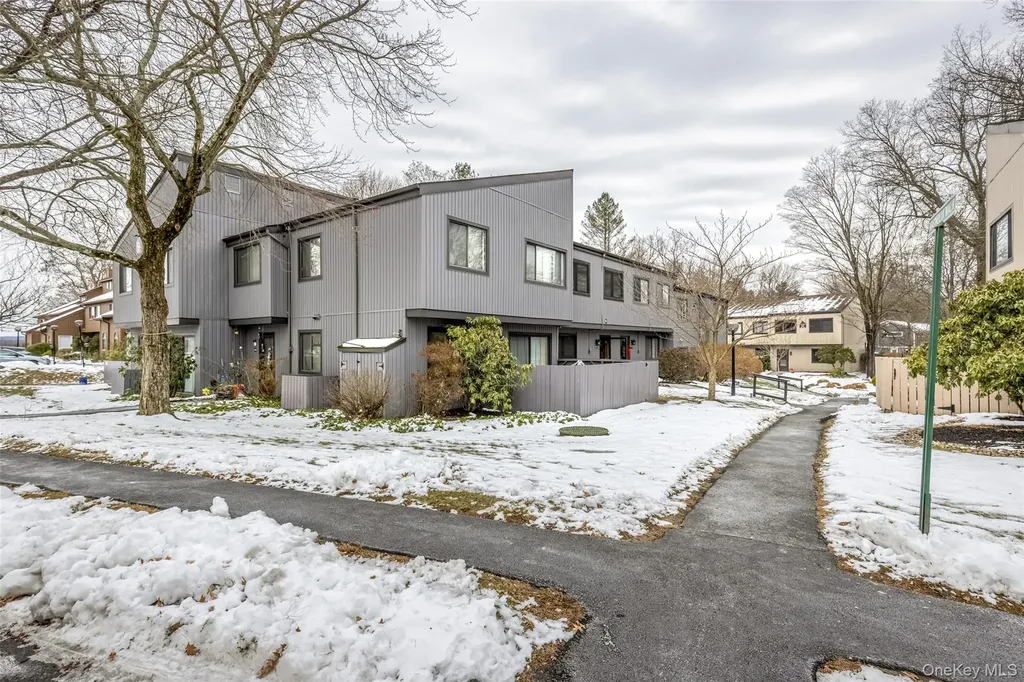 1907 Magnolia Walk Poughkeepsie NY 12603