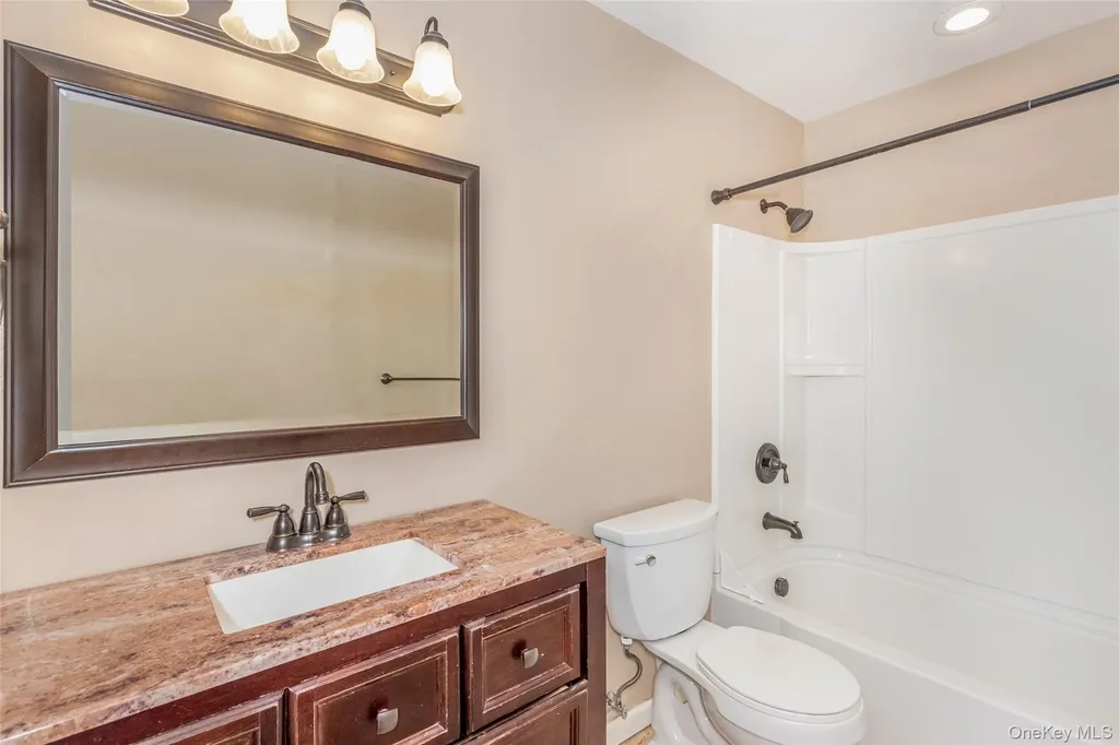 1907 Magnolia Walk Poughkeepsie NY 12603