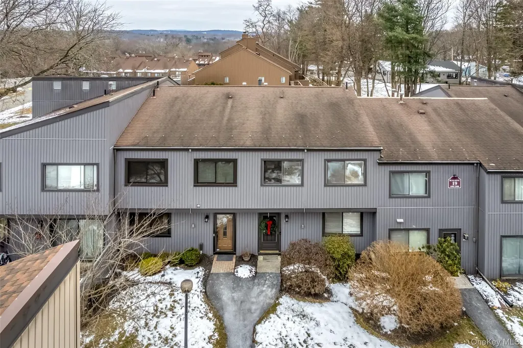 1907 Magnolia Walk Poughkeepsie NY 12603