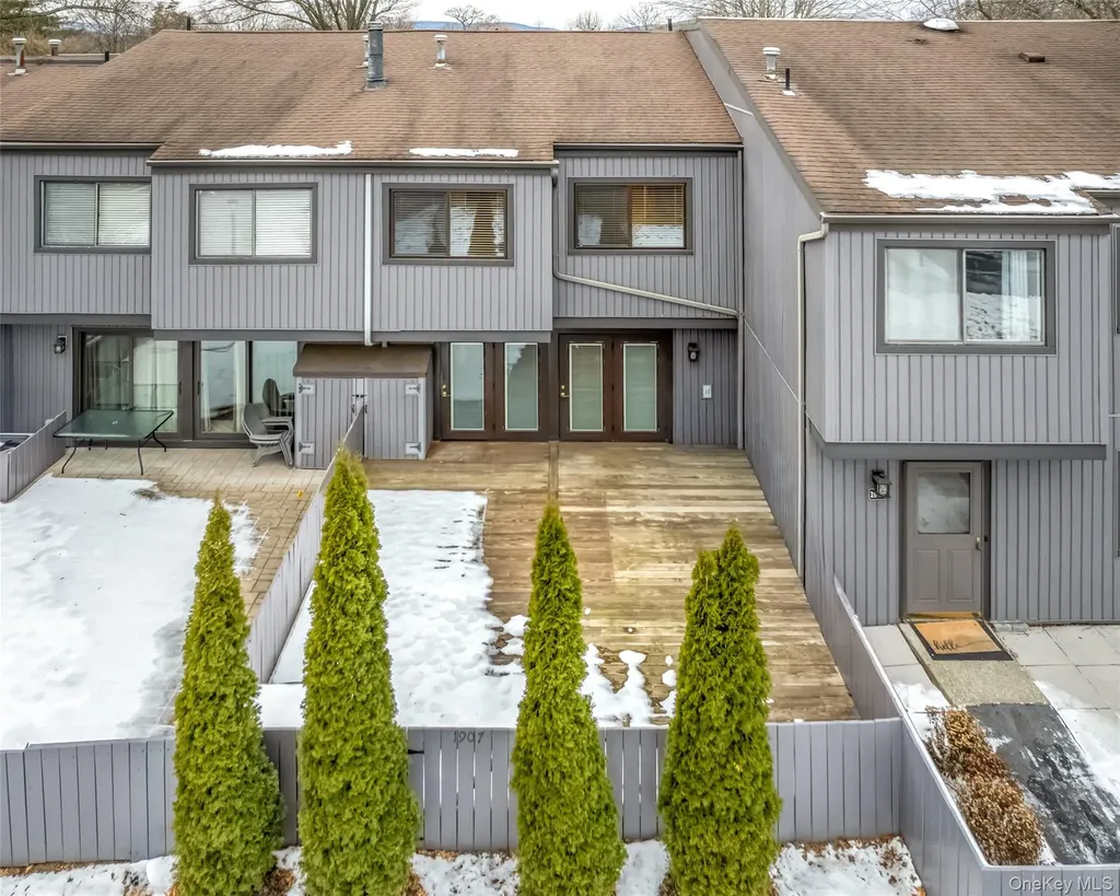 1907 Magnolia Walk Poughkeepsie NY 12603