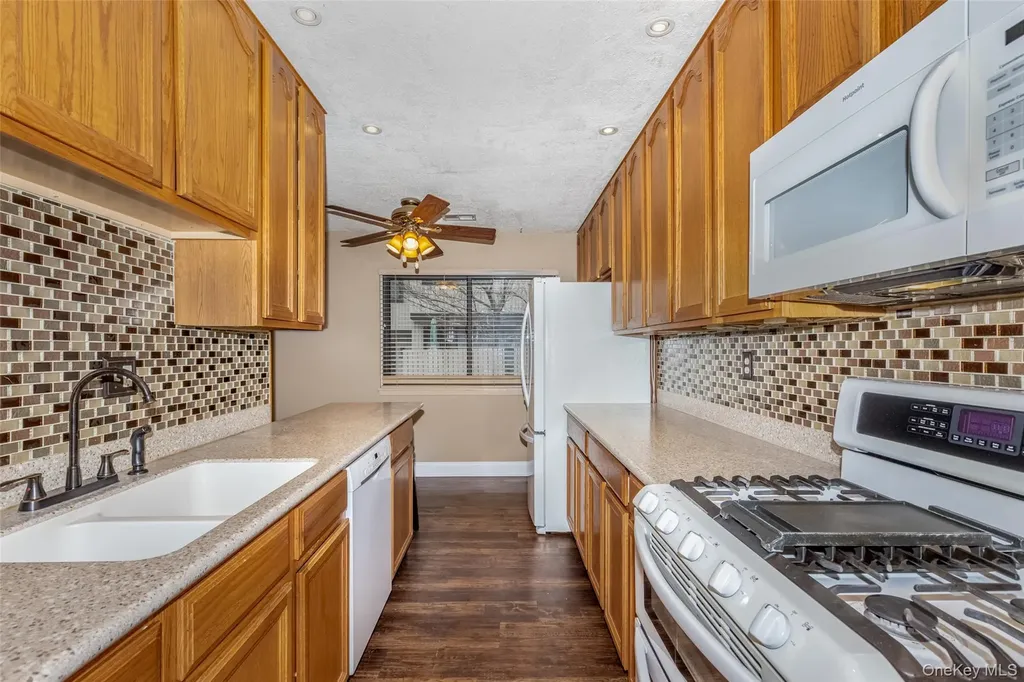 1907 Magnolia Walk Poughkeepsie NY 12603